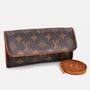 ⚠️⚠️SALE ⚠️⚠️💯 AUTHENTIC LOUIS VUITTON POCHETTE